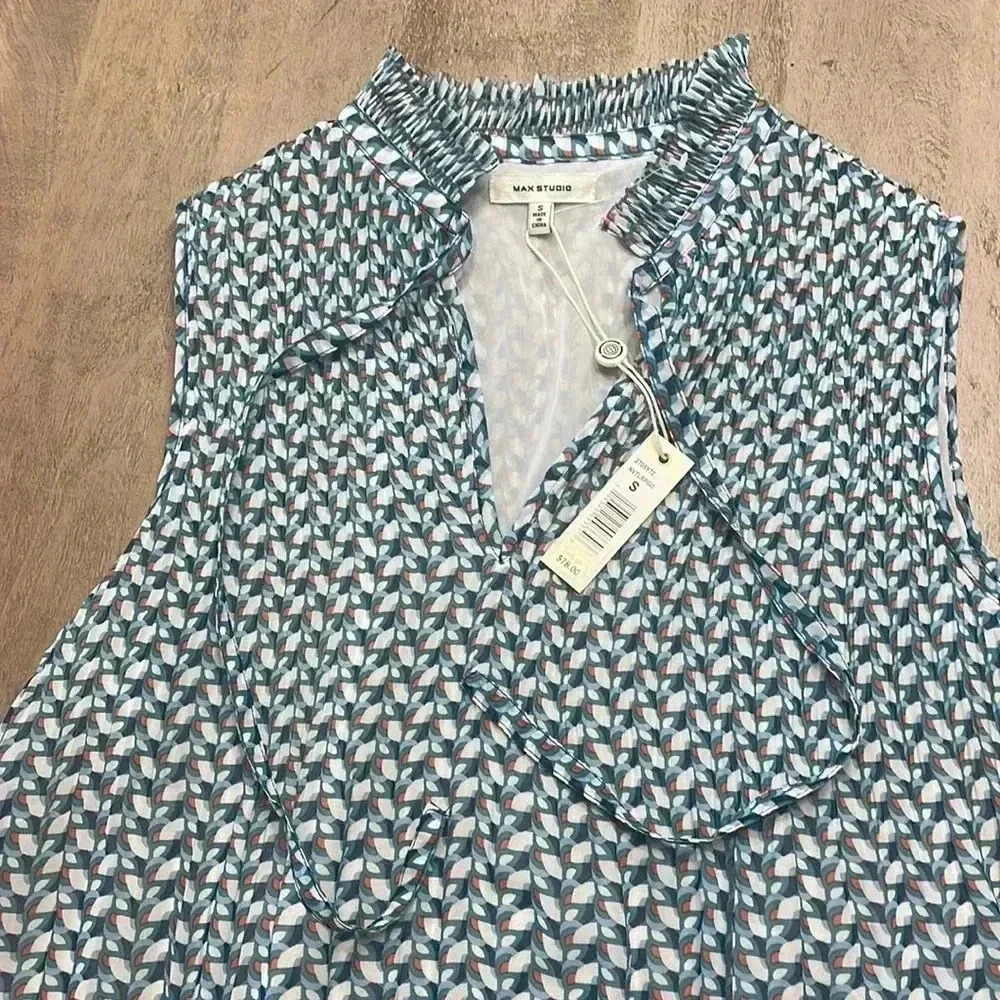 Max Studio blouse, NWT, size Small.